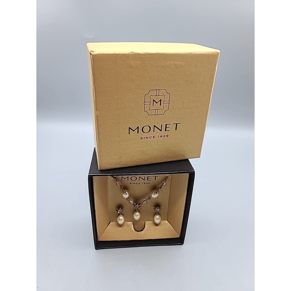 Vintage Monet Pearl Style Gold Tone Earrings Necklace Set In Box